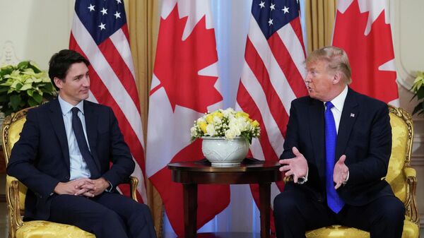 Президент США Дональд Трамп и премьер-министр Канады Джастин Трюдо во время встречи на саммите НАТО в Великобритании