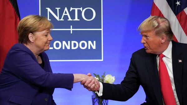 Канцлер Германии Ангела Меркель и президент США Дональд Трамп во время встречи на саммите НАТО в Великобриатнии