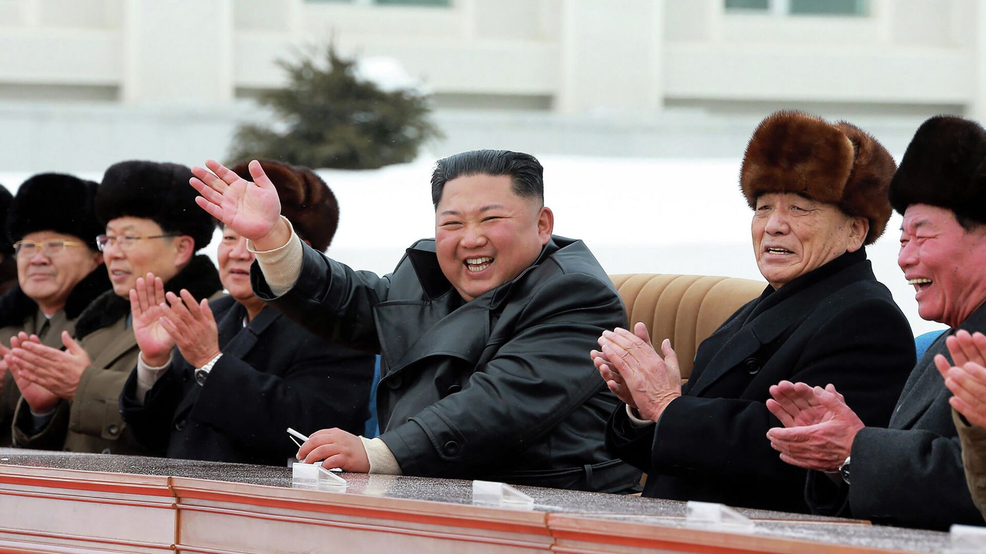 Лидер Северной Кореи Ким Чен Ын на открытии нового города Самчжиён в Северной Корее - РИА Новости, 1920, 08.12.2019