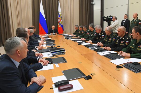 Президент РФ Владимир Путин проводит совещание по вопросам военного строительства и развития военно-промышленного комплекса в Сочи Президент РФ Владимир Путин проводит совещание по вопросам военного строительства и развития военно-промышленного комплекса в Сочи
