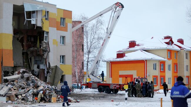 Разбор завалов на месте взрыва газа в Белгородской области