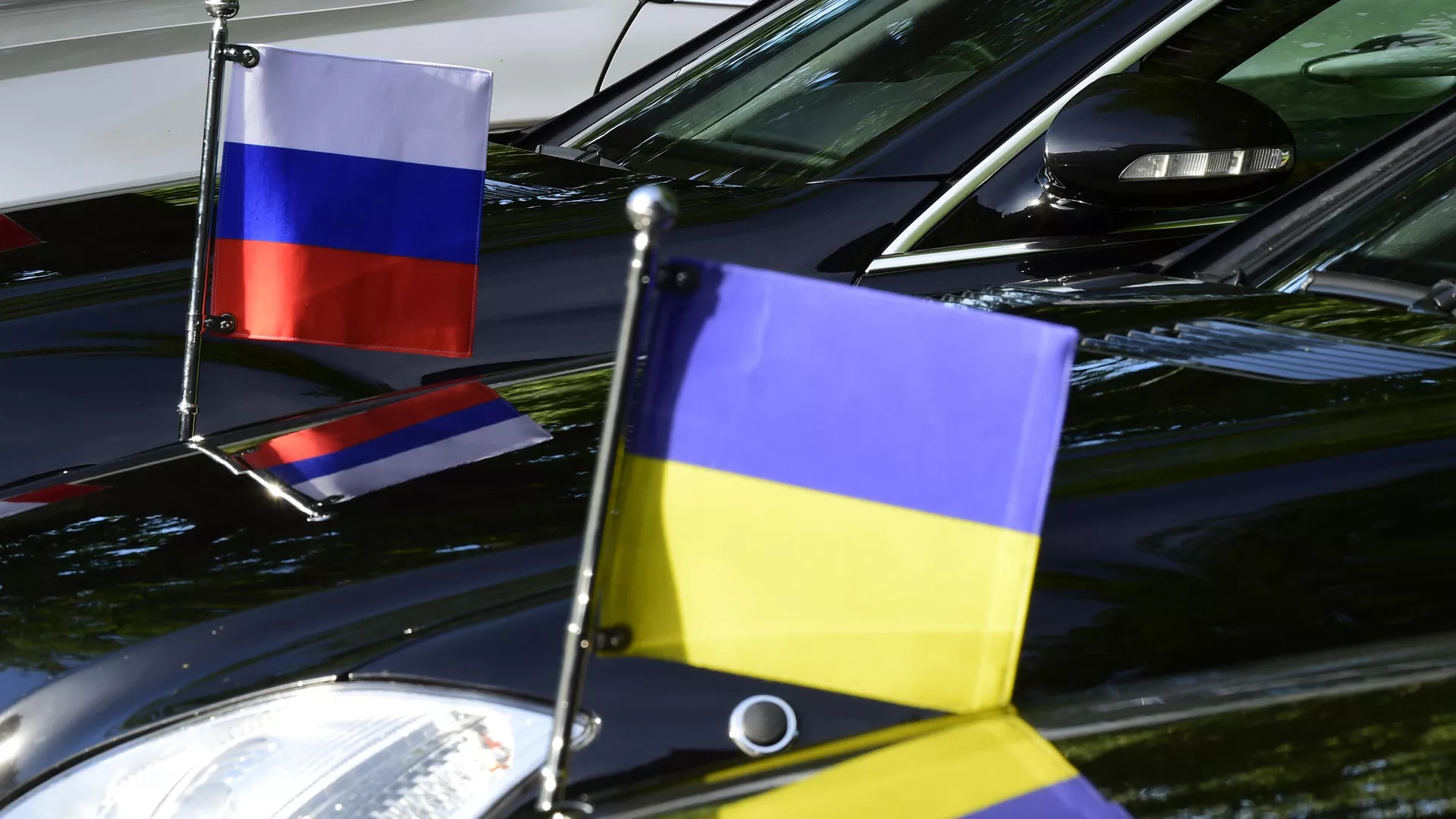 Σημαίες της Ρωσίας και της Ουκρανίας σε αυτοκίνητα - RIA Novosti, 1920, 27.02.2022