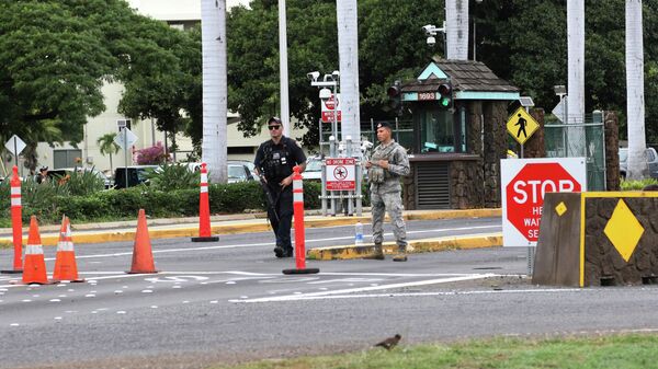 Охрана у главных ворот объединенной базы Перл-Харбор на Гавайях. 4 декабря 2019