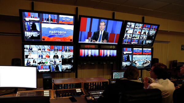 Трансляция интервью председателя правительства РФ Дмитрия Медведева российским телеканалам