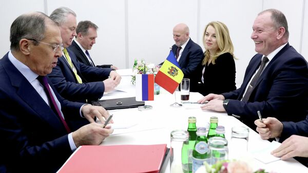 Министр иностранных дел РФ Сергей Лавров и министр иностранных дел и европейской интеграции Молдавии Аурел Чока во время встречи  в Братиславе