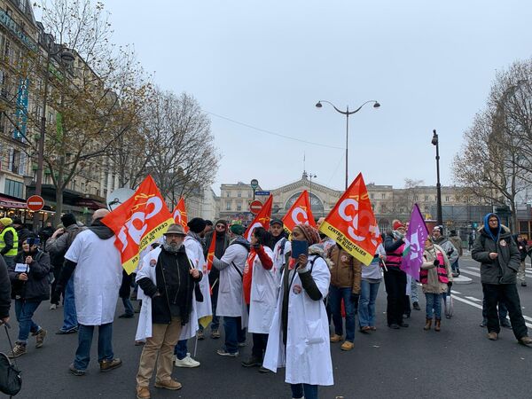 Во время демонстрации в Париже, Франция. 5 декабря 2019