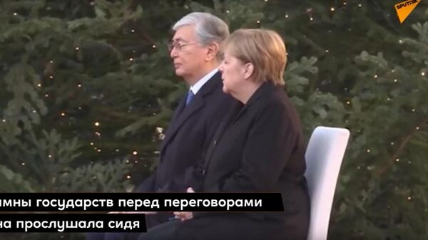 Меркель слушала гимн Казахстана на встрече с Токаевым сидя