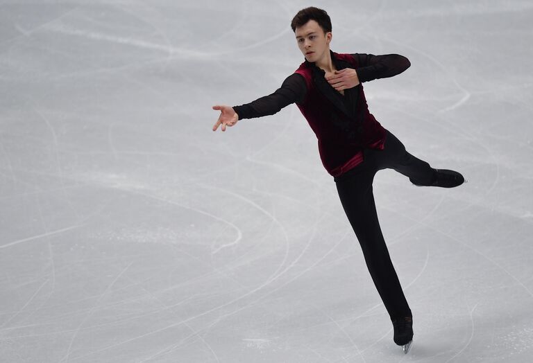 Дмитрий Алиев выступает в короткой программе мужского одиночного катания в финале Гран-при Дмитрий Алиев выступает в короткой программе мужского одиночного катания в финале Гран-при