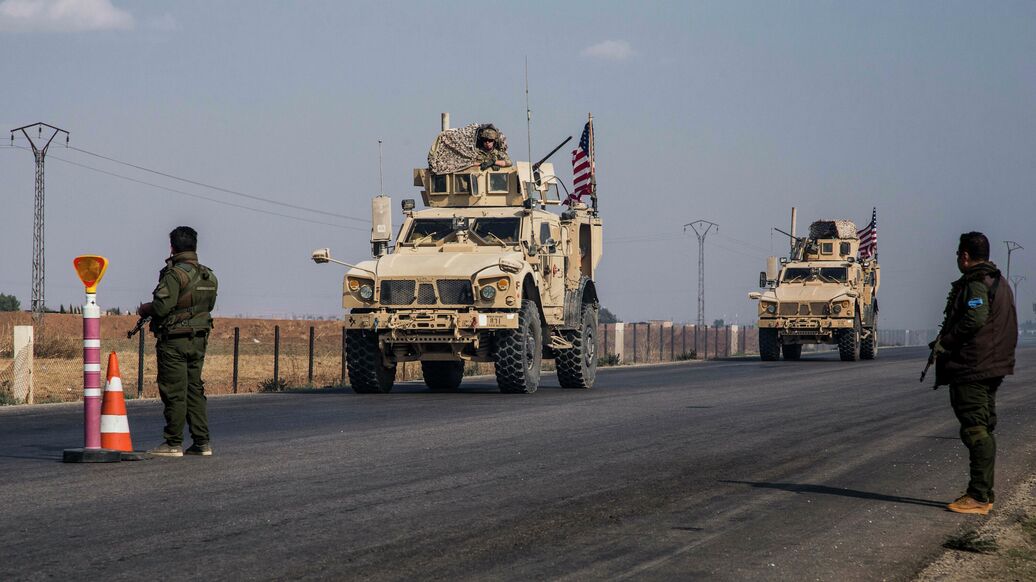 СМИ: США начали выводить силы с крупнейшего месторождения газа в Сирии