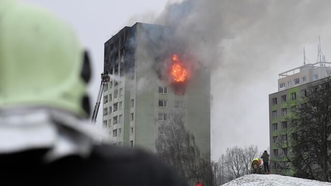 Пожар в результате взрыв газа в жилом доме в городе Прешов в Словакии