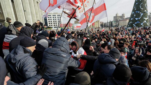 Протестующие   во время митинга в центре Минска, Беларусь. 7 декабря 2019 