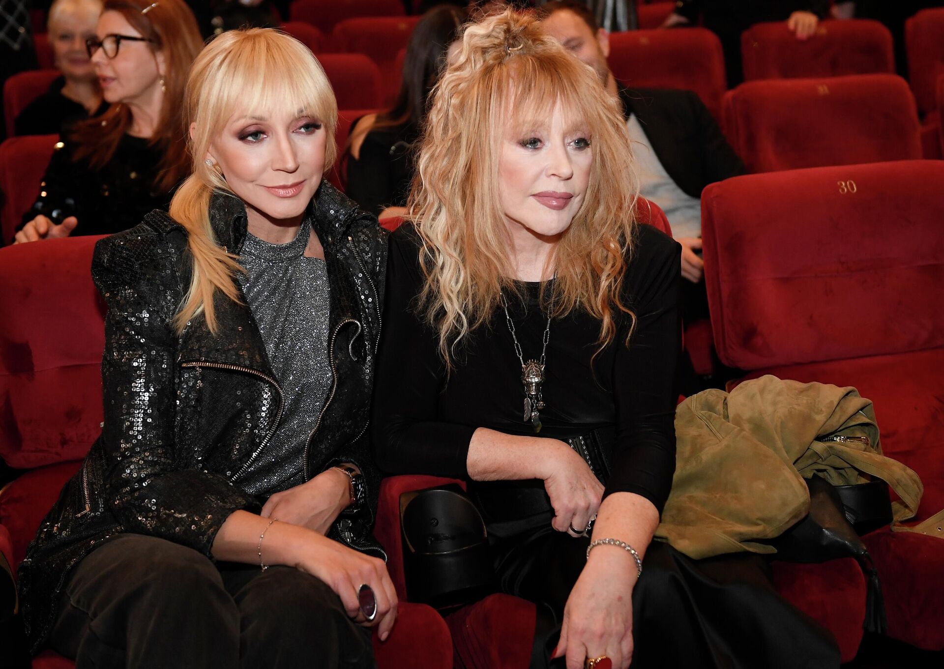 Певица Алла Пугачева с дочерью, певицей Кристиной Орбакайте на премьере фильма Алла Пугачева. Тот самый концерт Певица Алла Пугачева с дочерью, певицей Кристиной Орбакайте на премьере фильма Алла Пугачева. Тот самый концерт - РИА Новости, 1920, 05.03.2025