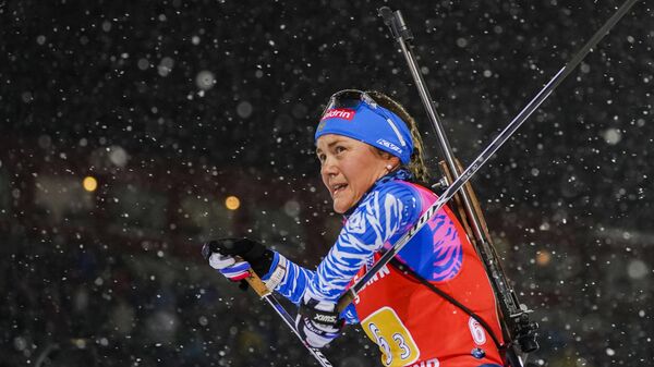 Екатерина Юрлова-Перхт (Россия) на дистанции эстафеты среди женщин на первом этапе Кубка мира по биатлону сезона 2019/2020 в шведском Эстерсунде.