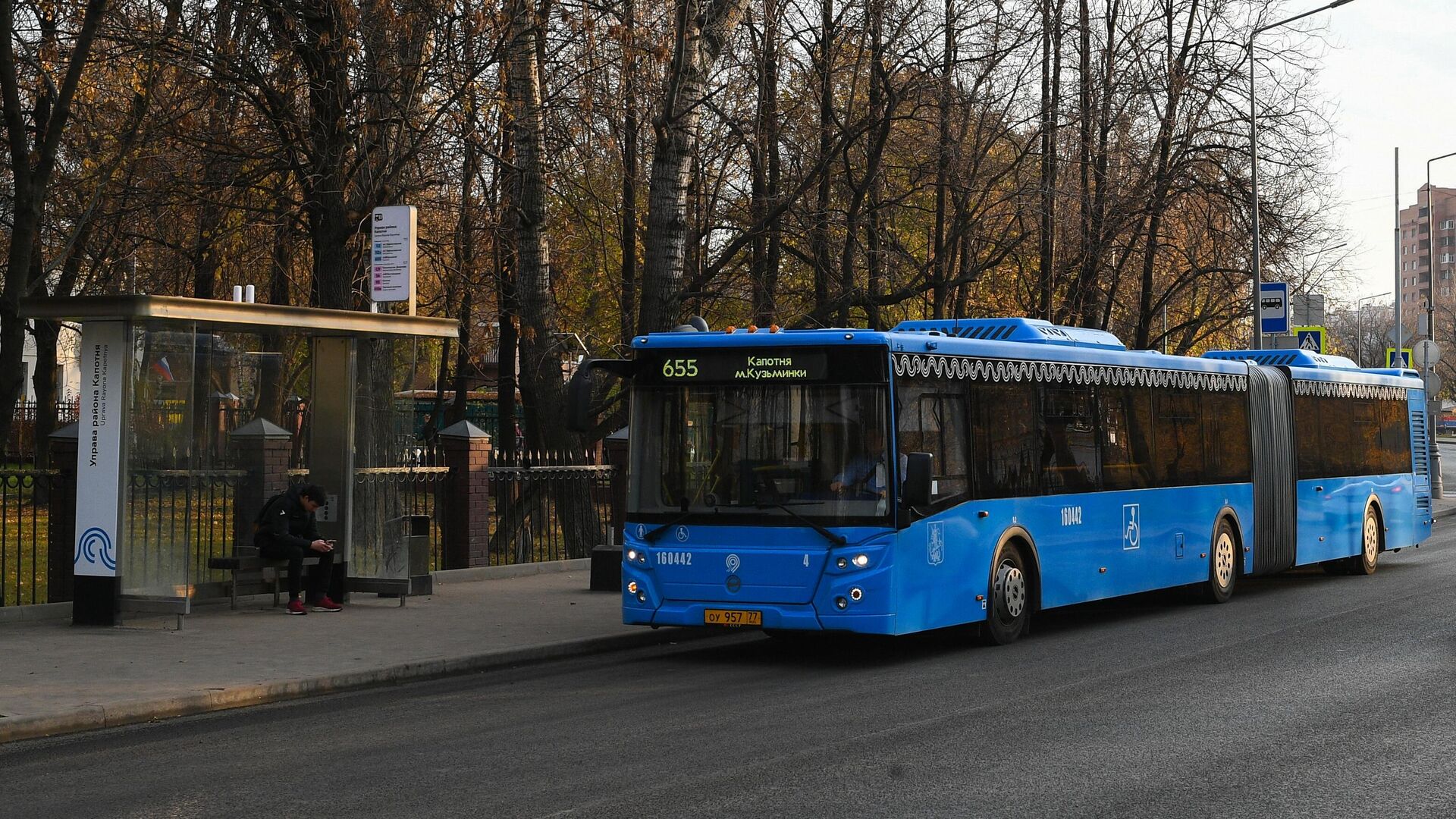 Автобус, курсирующий по маршруту 655, подъезжает к остановке в Капотне - РИА Новости, 1920, 30.01.2020