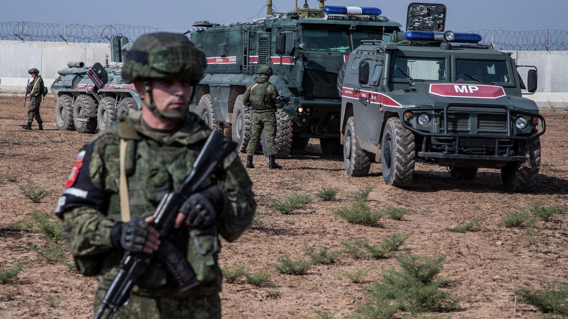 Российские военные во время совместного с Турцией патрулирования в районе города Дарбасия, Сирия - РИА Новости, 1920, 18.01.2021