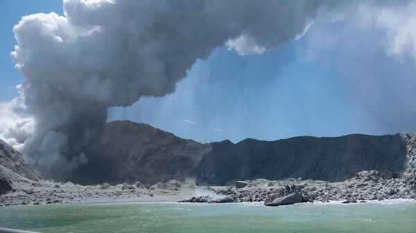 Извержение вулкана на острове Уайт-Айленд в Новой Зеландии