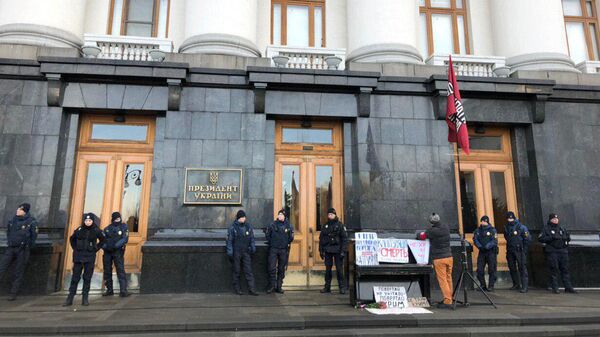 Полиция у здания офиса президента Украины в Киеве