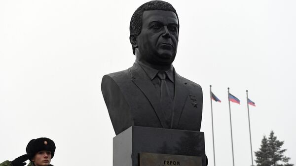 Церемония открытия памятника народному артисту СССР Иосифу Кобзону на Аллее Героев в Донецке