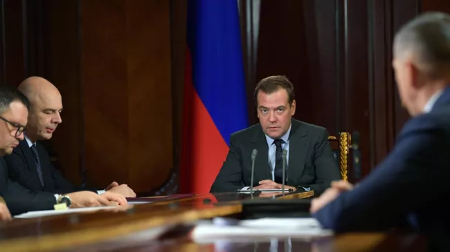 Председатель правительства РФ Дмитрий Медведев проводит совещание с вице-премьерами РФ