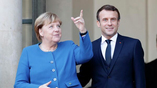Президент Франции Эммануэль Макрон и канцлер Германии Ангела Меркель в Елисейском дворце в Париже