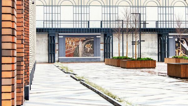 Отреставрированные мозаичные панно у станции метро Динамо в Москве