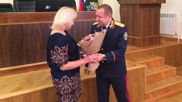 Учительница Мария Аксакалова, спасшая детей от бандита, награждена медалью Следственного комитета За доблесть и отвагу