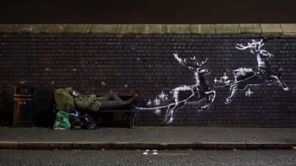 Скриншот видео съемки рождественско-социального граффити от Бэнкси в Великобритании