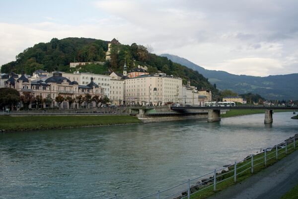 Вид на город и реку Зальцах