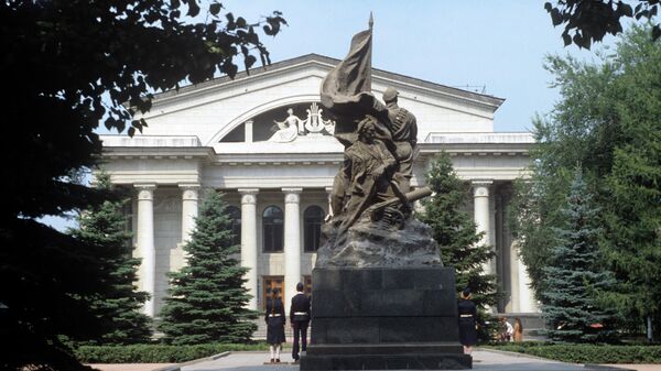 Здание Саратовского государственного театра оперы и балета имени Н.Г. Чернышевского.
