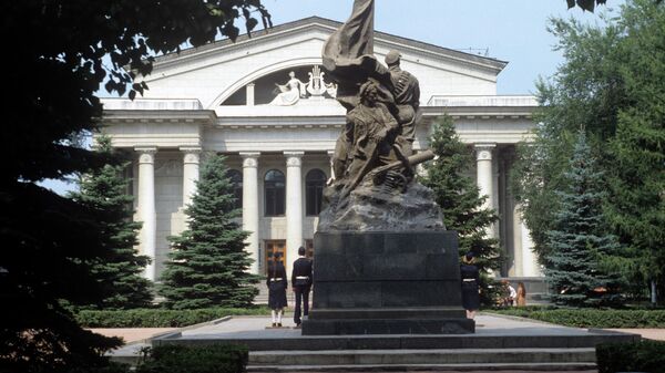 Здание Саратовского государственного театра оперы и балета имени Н.Г. Чернышевского.