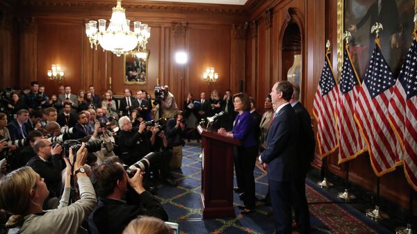 Спикер Палаты представителей США Нэнси Пелоси во время пресс-конференции