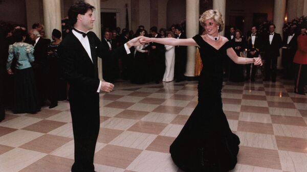 Принцесса Диана танцует с Джоном Траволтой. 9 ноября 1985 года