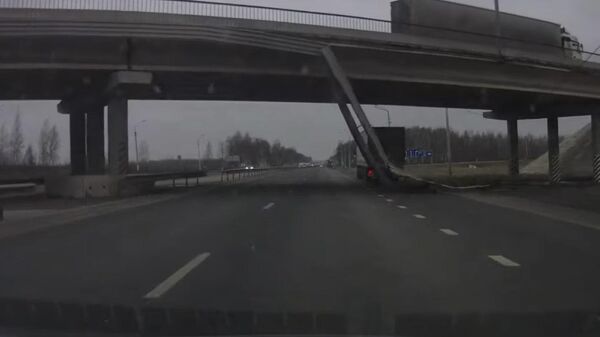 Момент обрушения моста под Владимиром попал на видео