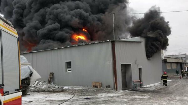 
Пожар на территории производственной площадки Уральского завода лакокрасочных изделий в Екатеринбурге