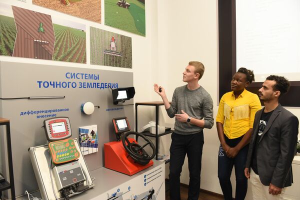 Студенты ДГТУ изучают оборудование для точного земледелия