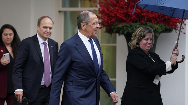 Министр иностранных дел России Сергей Лавров покидает Белый дом после встречи с президентом США Дональдом Трампом в Вашингтоне. 10 декабря 2019 