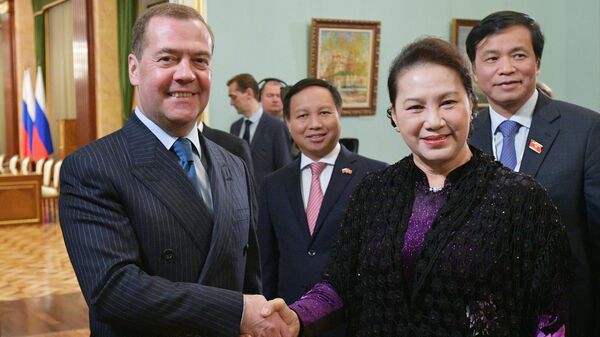 Председатель правительства РФ Дмитрий Медведев и председатель Национального собрания Вьетнама Нгуен Тхи Ким Нган