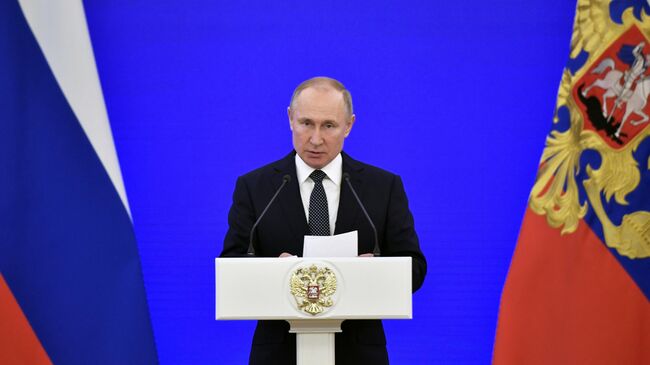 Президент РФ Владимир Путин выступает на ежегодном торжественном приеме в Кремле в честь Дня Героев Отечества
