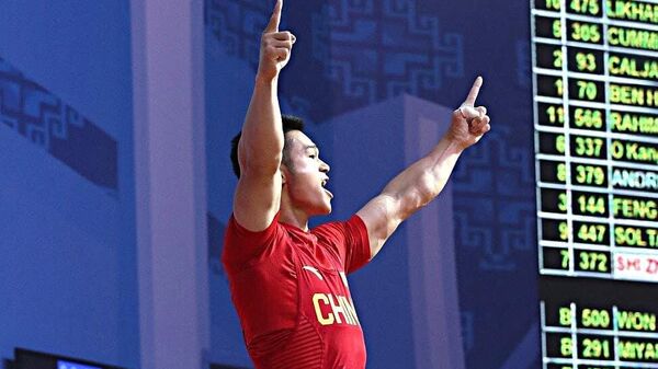 Трехкратный чемпион мира китайский тяжелоатлет Ши Чжиюн 