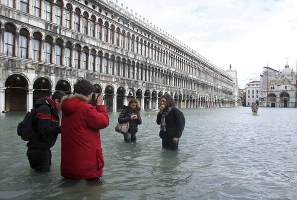 Площадь Сан-Марко в Венеции затопило во время прилива