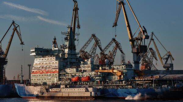 Атомный ледокол “Арктика” у причала кораблестроительного завода АО “Балтийский завод”