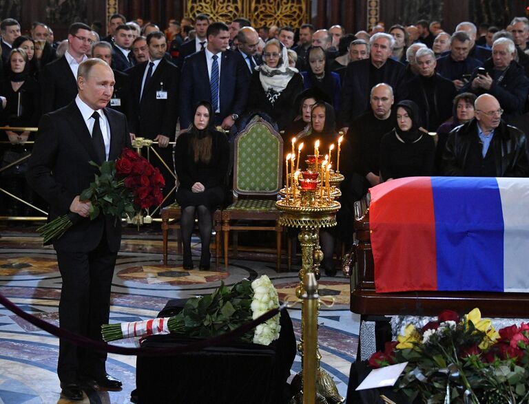 Президент РФ Владимир Путин на церемонии прощания с бывшим мэром Москвы Юрием Лужковым в храме Христа Спасителя
