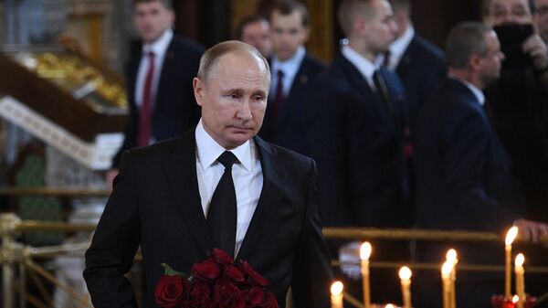 Президент РФ Владимир Путин на церемонии прощания с бывшим мэром Москвы Юрием Лужковым в храме Христа Спасителя.