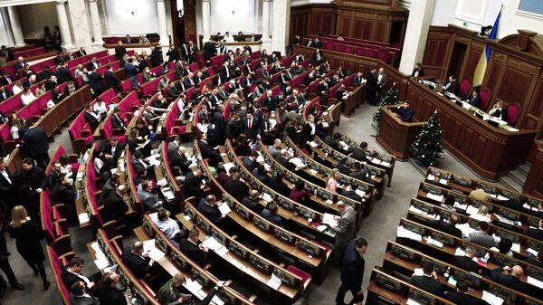 Депутаты на заседании Верховной рады Украины в Киеве