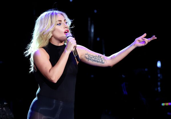 Леди Гага на фестивале музыки и искусств в долине Коачелла