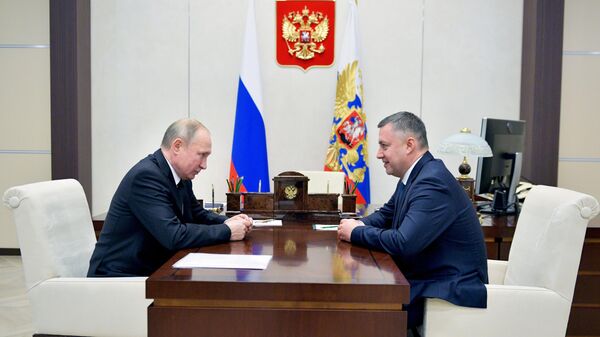 Президент РФ Владимир Путин и Игорь Кобзев во время встречи