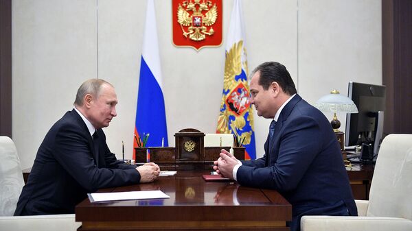 Президент РФ Владимир Путин и Ростислав Гольдштейн (справа) во время встречи