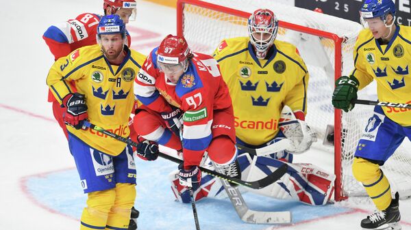 Хоккеисты сборных России и Швеции