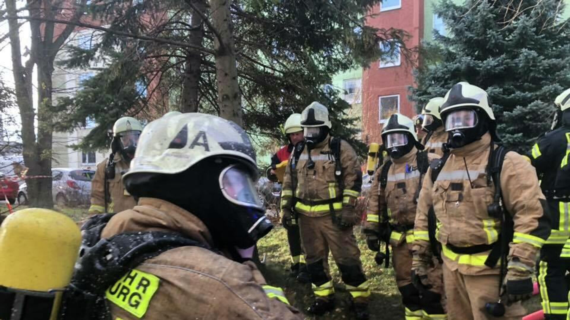 Пожарные на месте взрыва в жилом доме в немецком Бланкенбурге - РИА Новости, 1920, 04.05.2024