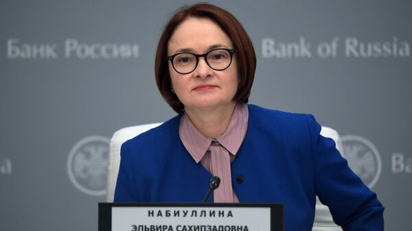  Председатель Центрального банка РФ Эльвира Набиуллина перед началом пресс-конференции 
